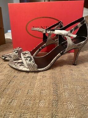 Vaneli Silver-Gray Snake-Print Slingback Heels